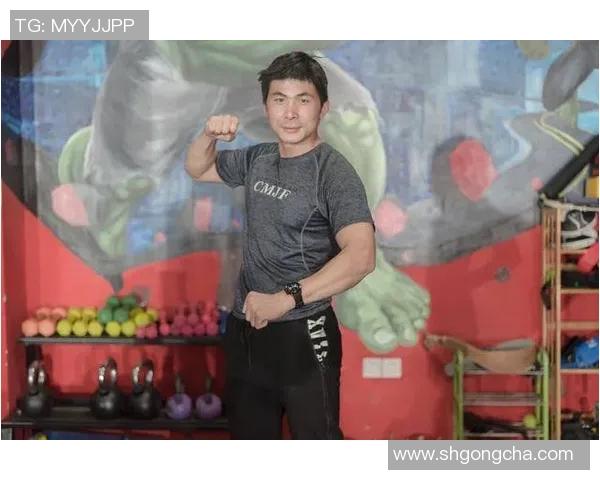 足球明星时钟摆件让每一刻都充满激情与荣耀的完美选择